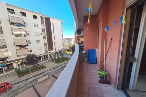 Shtepi me qera 2+1 ne Tirane - 400 Euro