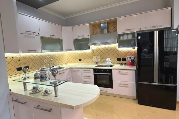 Shtepi me qera 2+1 ne Tirane - 1,500 Euro