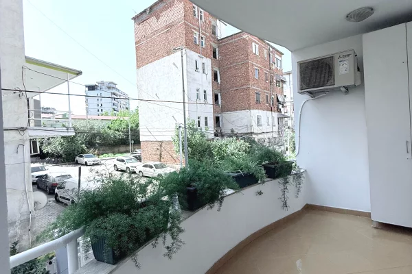 Shtepi me qera Shtepi Private ne Tirane, 2+1, Mobilimi E mobiluar, Pagesa 1,500  Euro.