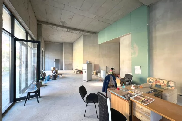 Ambiente Commerciale in Affitto 1+1 a Tirana - 2,500 Euro