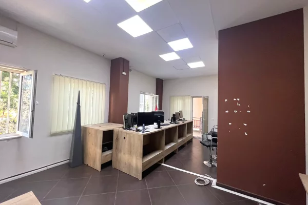 Njesi tregtare 200 m2 - Medreseja