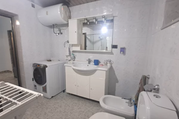 Shtepi me qera Apartament ne Tirane, 2+1, Mobilimi E mobiluar, Pagesa 550  Euro.