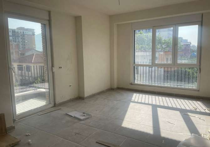 Ambient biznesi me qera 3+1 ne Tirane - 600 Euro