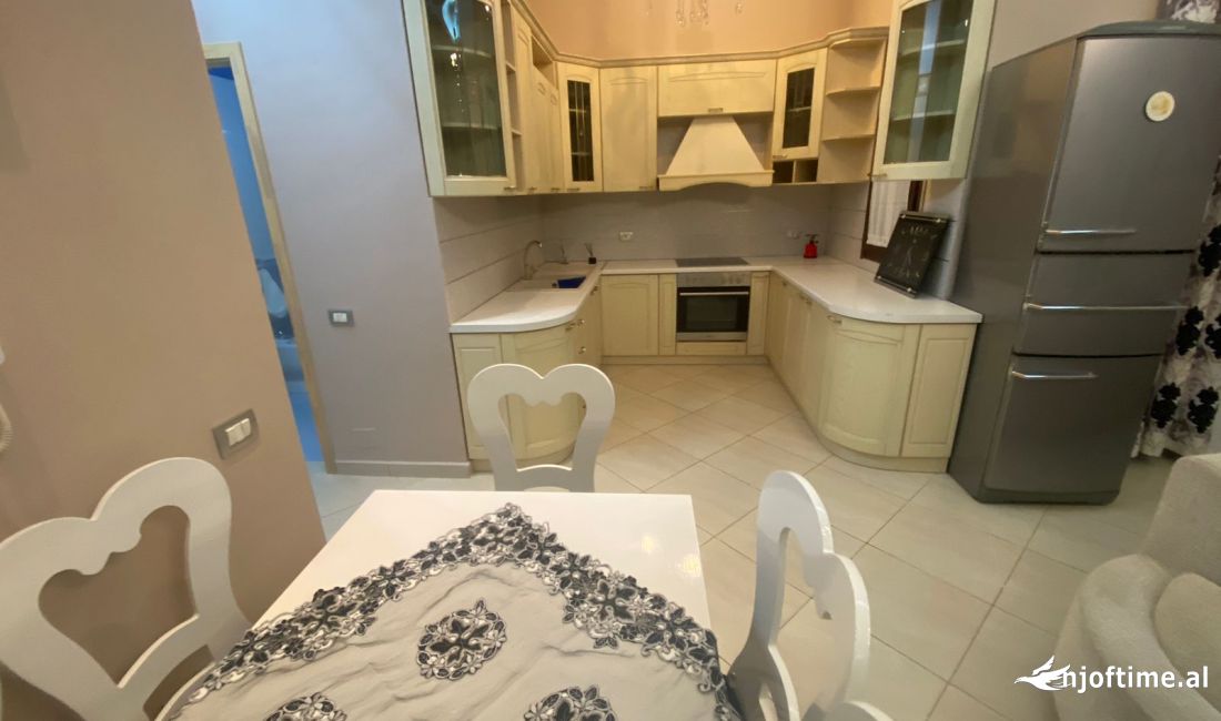 Shtepi me qera Apartament ne Tirane, 2+1, Mobilimi E mobiluar, Pagesa 800  Euro.