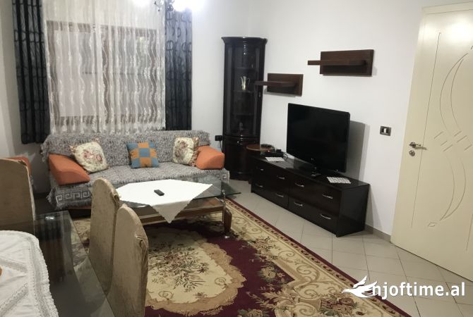 Shtepi me qera 2+1 ne Tirane - 40,000 Leke