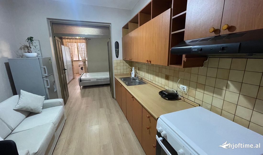 Shtepi me qera Apartament ne Tirane, 1+1, Mobilimi E mobiluar, Pagesa 470  Euro.
