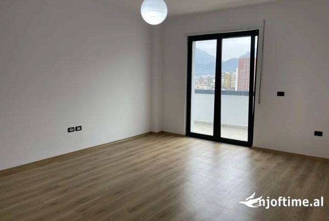 Shtepi me qera 2+1 ne Tirane - 450 Euro