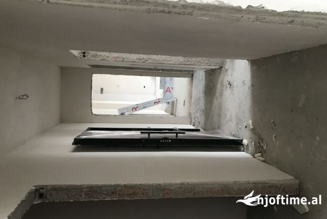 Shtepi ne shitje Apartament ne Tirane, 2+1, Mobilimi Bosh, pa mobiluar, Pagesa 185,000  Euro.