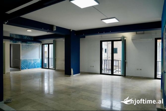 Ambient biznesi me qera 3+1 ne Tirane - 1,500 Euro