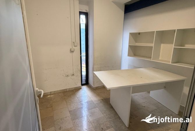 Ambient biznesi me qera 3+1 ne Tirane - 1,500 Euro