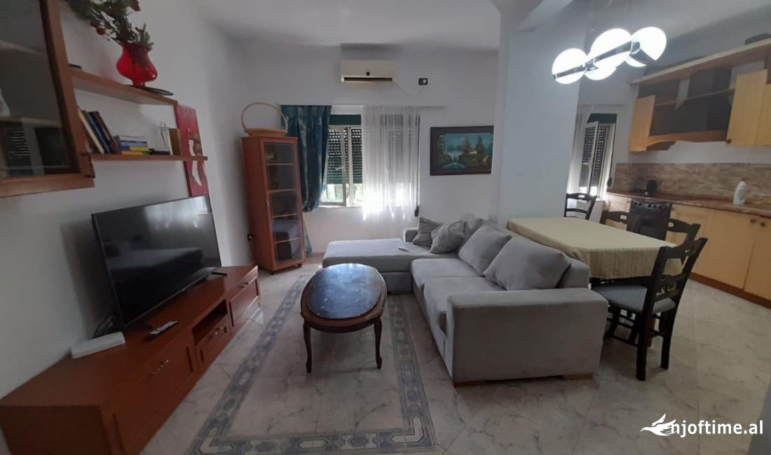 Shtepi me qera Apartament ne Tirane, 2+1, Mobilimi E mobiluar, Pagesa 800  Euro.