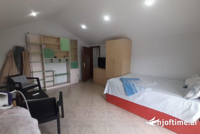 Shtepi me qera Apartament ne Tirane, 2+1, Mobilimi E mobiluar, Pagesa 800  Euro.