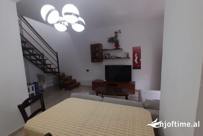 Shtepi me qera Apartament ne Tirane, 2+1, Mobilimi E mobiluar, Pagesa 800  Euro.