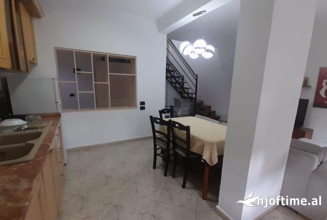 Shtepi me qera Apartament ne Tirane, 2+1, Mobilimi E mobiluar, Pagesa 800  Euro.