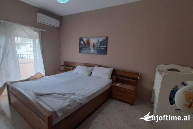 Shtepi me qera Apartament ne Tirane, 2+1, Mobilimi E mobiluar, Pagesa 800  Euro.