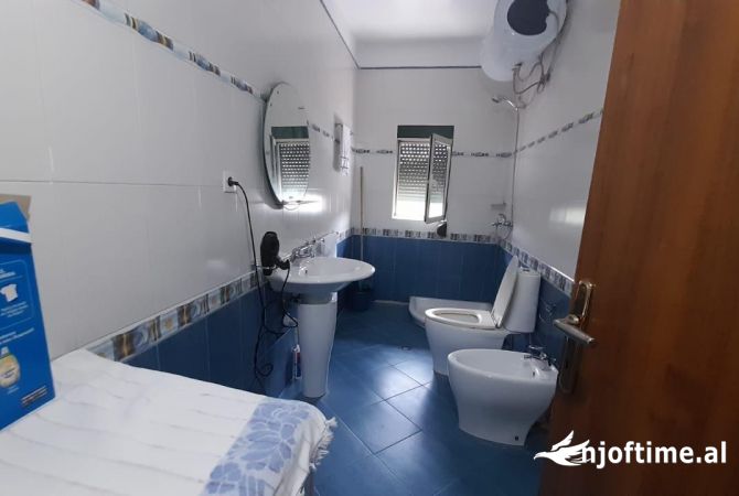 Shtepi me qera Apartament ne Tirane, 2+1, Mobilimi E mobiluar, Pagesa 800  Euro.