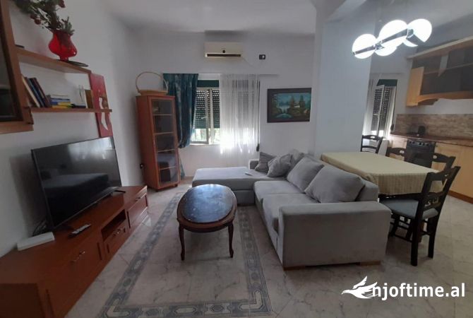 Shtepi me qera 2+1 ne Tirane - 800 Euro