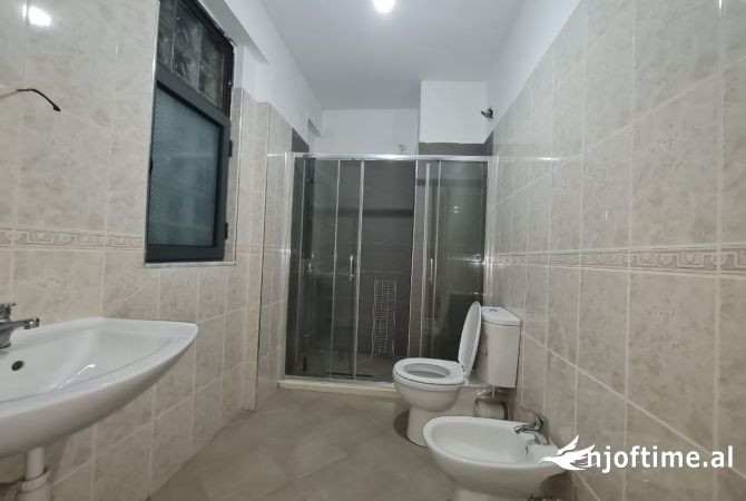 Shtepi me qera Apartament ne Tirane, 1+1, Mobilimi E mobiluar, Pagesa 45,000  Leke.