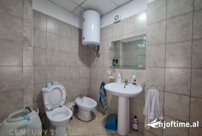 Shtepi me qera Apartament ne Tirane, 2+1, Mobilimi E mobiluar, Pagesa 45,000  Leke.