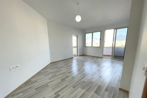 Shtepi ne shitje Apartament ne Tirane, 2+1, Mobilimi Bosh, pa mobiluar, Pagesa 128,000  Euro.