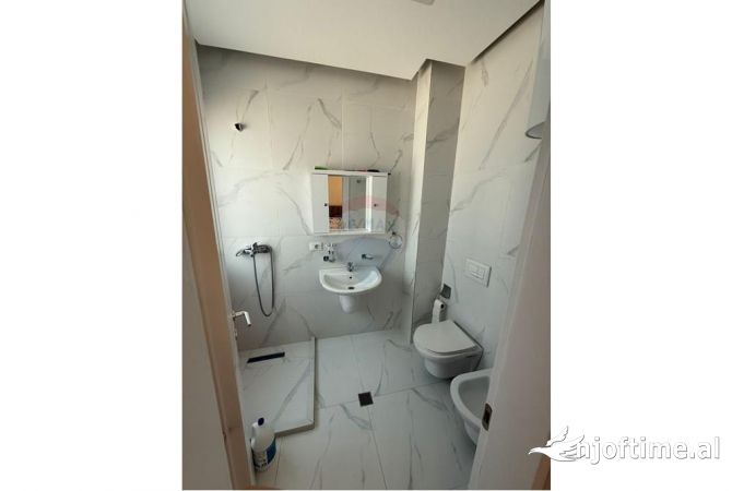 Shtepi me qera Apartament ne Tirane, 2+1, Mobilimi E mobiluar, Pagesa 800  Euro.