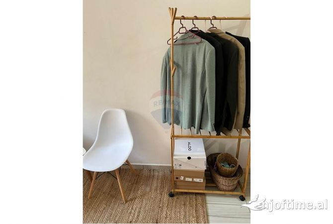 Shtepi ne shitje Apartament ne Tirane, 1+1, Mobilimi E mobiluar, Pagesa 75,000  Euro.