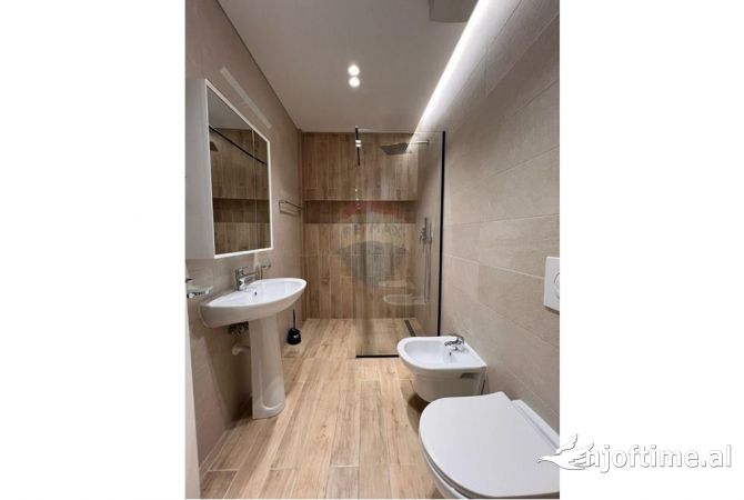 Shtepi ne shitje Apartament ne Tirane, 2+1, Mobilimi E mobiluar, Pagesa 185,000  Euro.