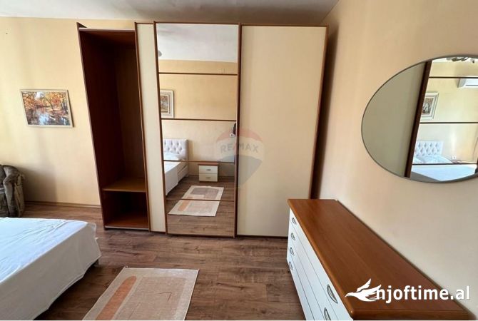 Shtepi me qera Apartament ne Tirane, 2+1, Mobilimi E mobiluar, Pagesa 580  Euro.