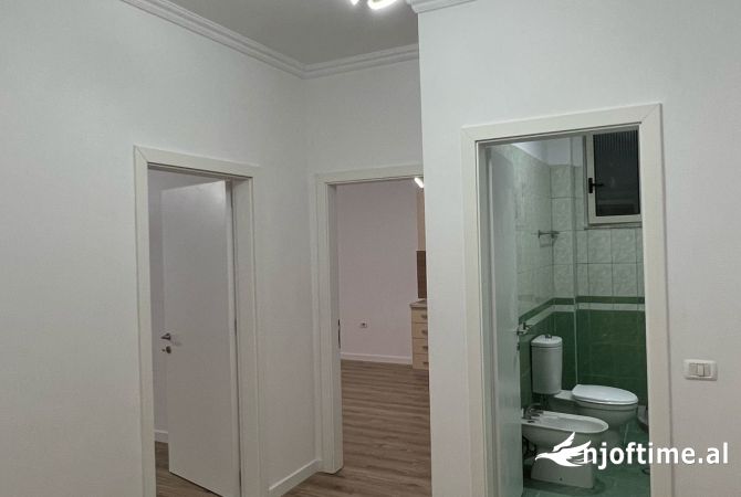 Shtepi ne shitje Apartament ne Tirane, 1+1, Mobilimi Bosh, pa mobiluar, Pagesa 98,000  Euro.