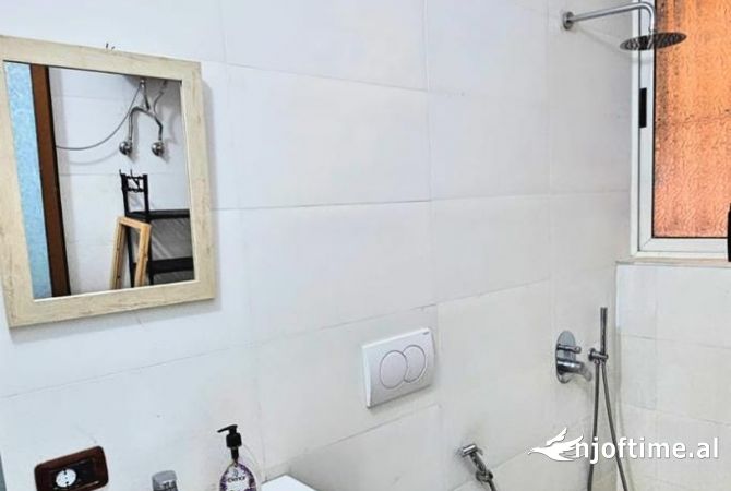 Shtepi me qera Apartament ne Tirane, 1+1, Mobilimi E mobiluar, Pagesa 400  Euro.