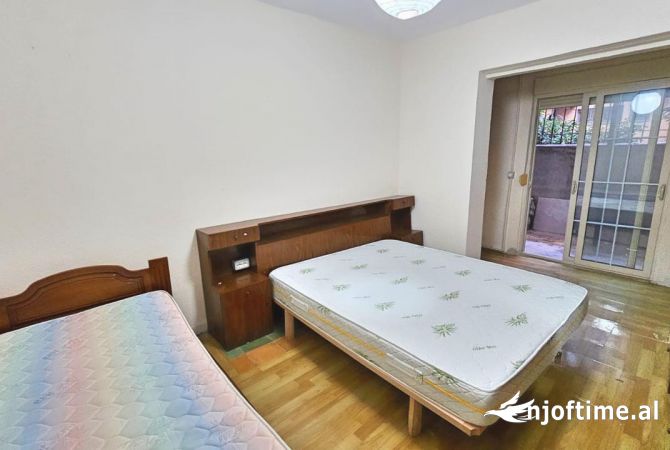 Shtepi me qera Apartament ne Tirane, 1+1, Mobilimi E mobiluar, Pagesa 400  Euro.