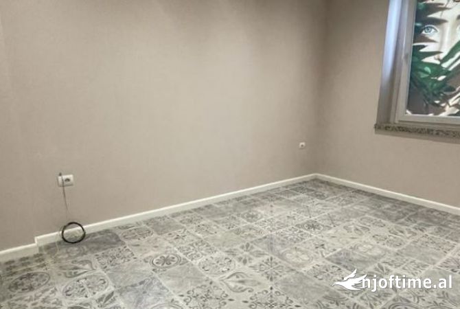 Ambient biznesi me qera 1+1 ne Tirane - 1,200 Euro