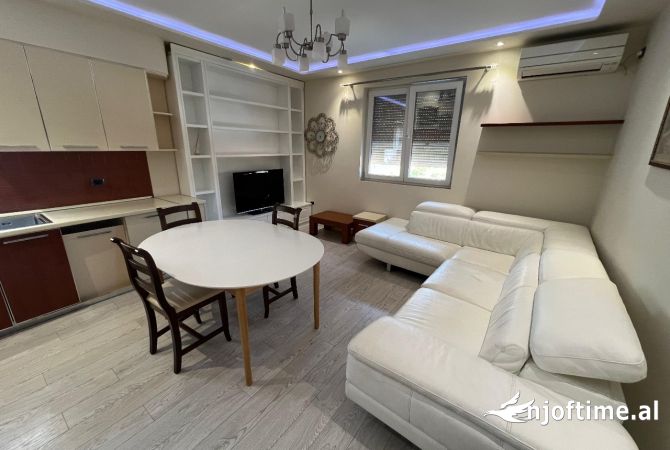 Shtepi me qera 2+1 ne Tirane - 185,000 Leke