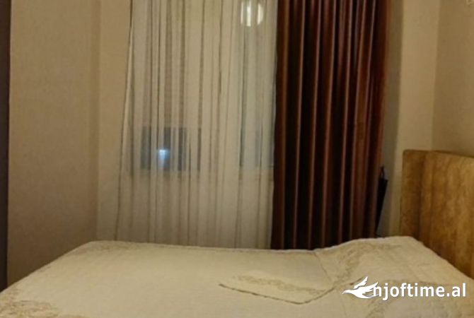 Shtepi me qera Apartament ne Tirane, 3+1, Mobilimi E mobiluar, Pagesa 1,000  Euro.