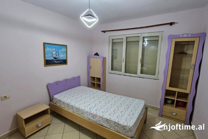 Shtepi me qera Apartament ne Tirane, 2+1, Mobilimi E mobiluar, Pagesa 550  Euro.