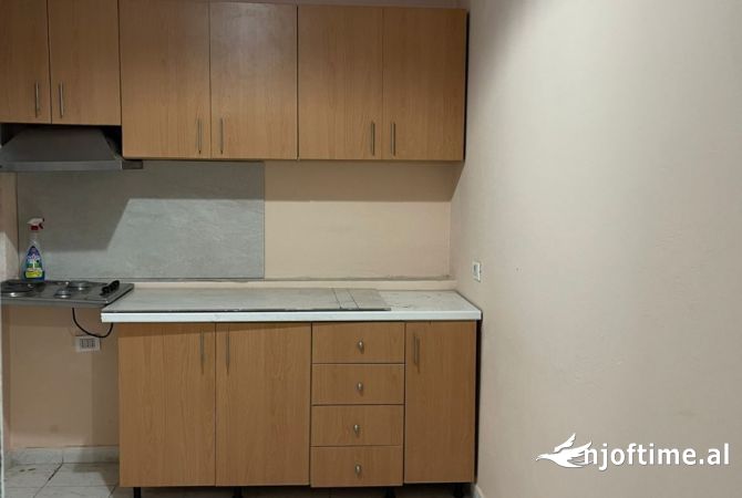 Shtepi me qera 2+1 ne Tirane - 450 Euro