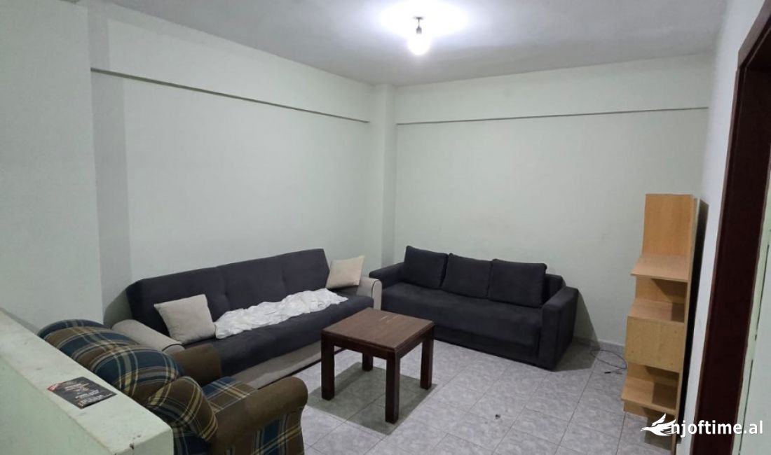 Shtepi ne shitje Apartament ne Tirane, 2+1, Mobilimi E mobiluar, Pagesa 135,000  Euro.