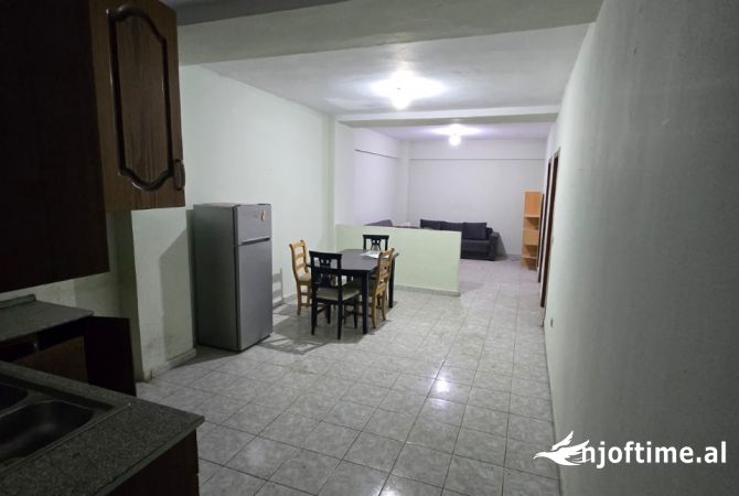 Shtepi ne shitje Apartament ne Tirane, 2+1, Mobilimi E mobiluar, Pagesa 135,000  Euro.