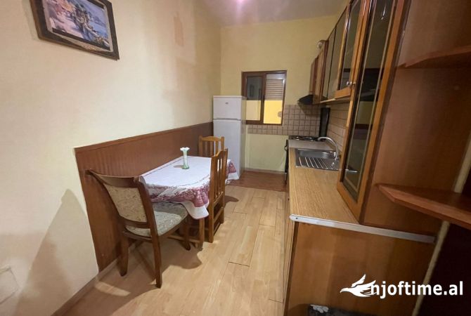 Shtepi me qera Apartament ne Tirane, 2+1, Mobilimi E mobiluar, Pagesa 600  Euro.
