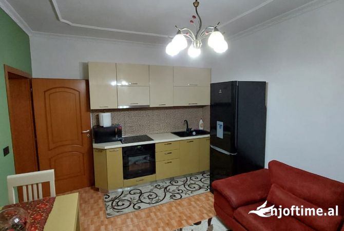 Shtepi me qera 2+1 ne Tirane - 400 Euro