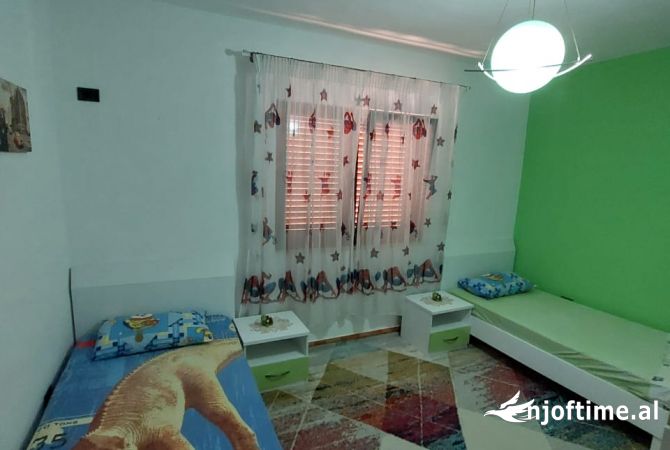 Shtepi me qera Apartament ne Tirane, 2+1, Mobilimi E mobiluar, Pagesa 400  Euro.