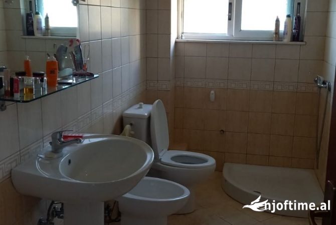 Shtepi me qera 2+1 ne Tirane - 400 Euro