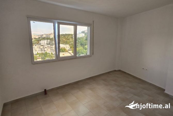 Shtepi ne shitje Apartament ne Tirane, 2+1, Mobilimi Bosh, pa mobiluar, Pagesa 195,500  Euro.