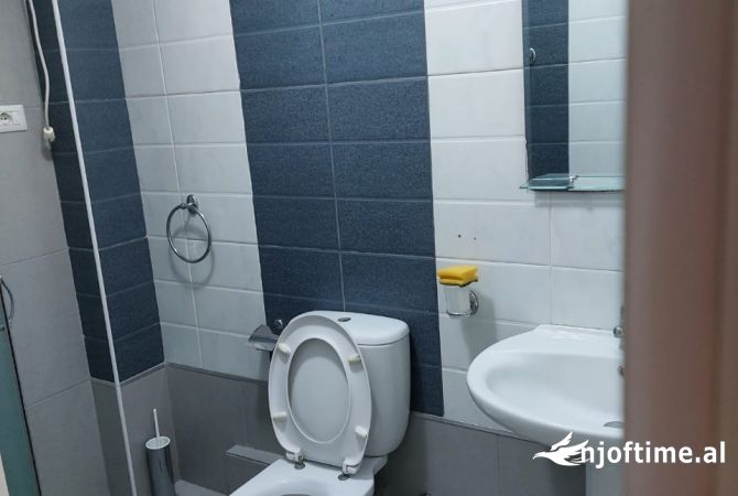Shtepi me qera Apartament ne Tirane, 1+1, Mobilimi E mobiluar, Pagesa 450  Euro.