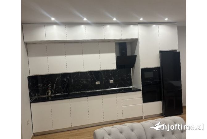 Shtepi ne shitje Apartament ne Tirane, 2+1, Mobilimi E mobiluar, Pagesa 180,000  Euro.