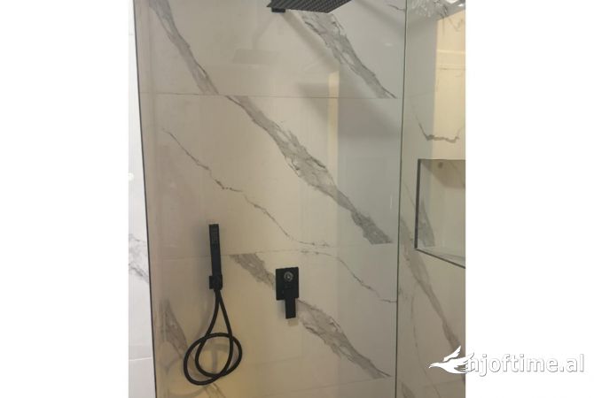 Shtepi ne shitje Apartament ne Tirane, 2+1, Mobilimi E mobiluar, Pagesa 180,000  Euro.