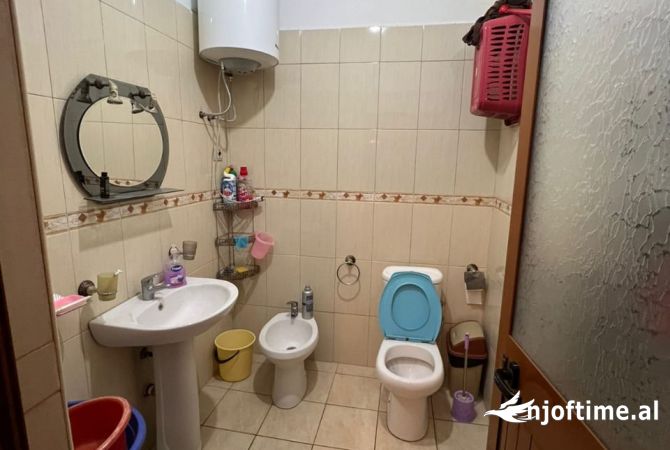 Shtepi ne shitje Shtepi Private ne Tirane, 6+1, Mobilimi E mobiluar, Pagesa 280,000  Euro.