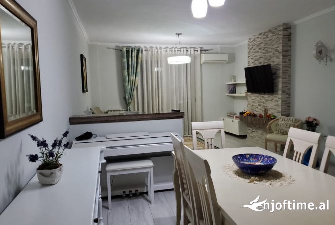 Shtepi me qera 2+1 ne Tirane - 750 Euro