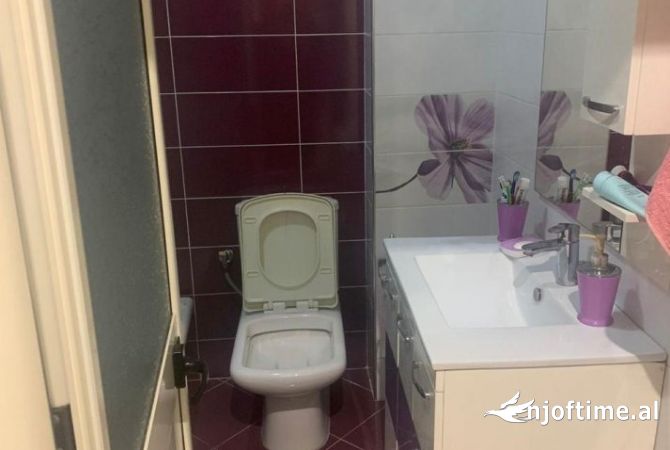 Shtepi me qera Apartament ne Tirane, 1+1, Mobilimi E mobiluar, Pagesa 400  Euro.