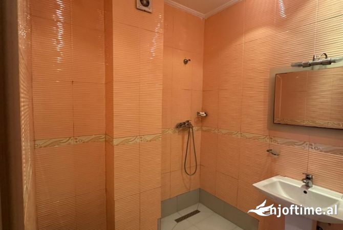 Shtepi me qera Apartament ne Tirane, 2+1, Mobilimi E mobiluar, Pagesa 500  Euro.